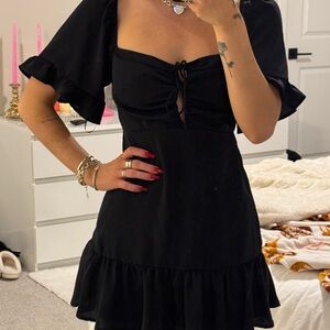 Elegant Black Dress with Ruffled Sleeves